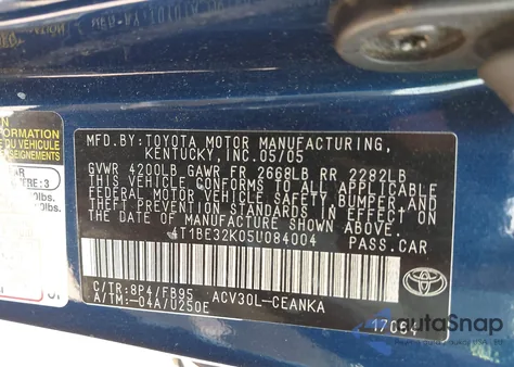 2005 Toyota Camry Le z USA, uszkodzony, nr VIN 4T1BE32K05U084004